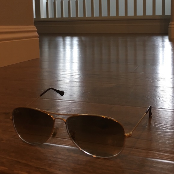 Ray-Ban golden rim sunglasses and case - Picture 4 of 4